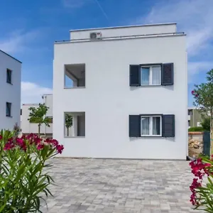 Apartman Paradise, Petrcane